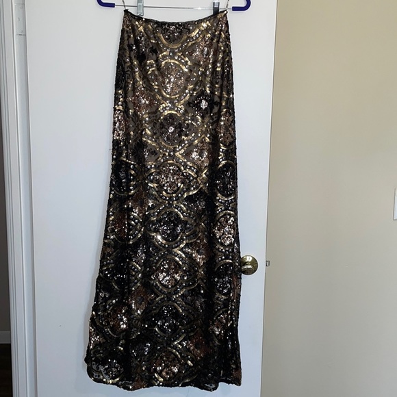 Two-piece, sequin, crop top and maxi skirt - Picture 4 of 5